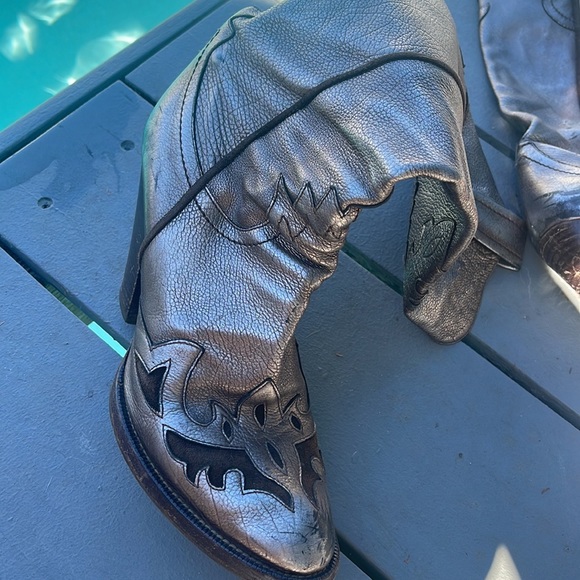 Boots - Picture 3 of 5